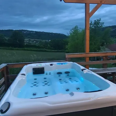 House With And Sauna Close To Hiking Trails 펜션 *
